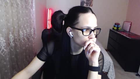 Snapshot of sports_woman5 chatting on 02.19.26 Tips are the best compliment to a woman online show from 02.19.26