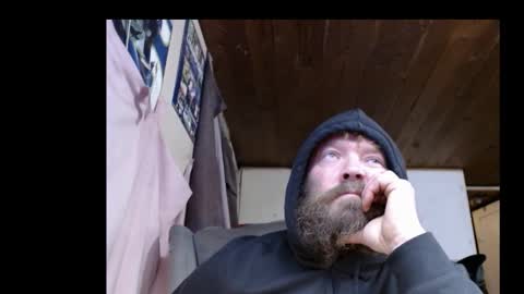 Snapshot of squegly1 chatting on 12.01.25 squegly1 online show from 12.01.25