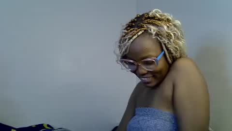 Snapshot of squirt_godes chatting on 10.28.25 Tashy online show from 10.28.25