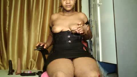 Snapshot of squirtcunt_xola chatting on 07.14.26 melanie online show from 07.14.26