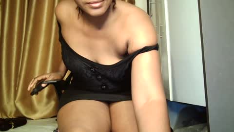 Snapshot of squirtcunt_xola chatting on 07.14.26 melanie online show from 07.14.26
