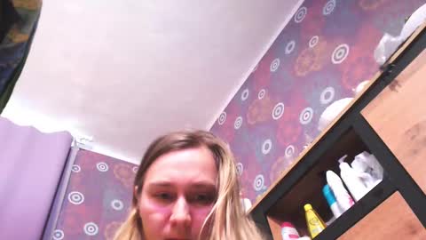 Snapshot of squirtyjess chatting on 03.08.25 just Jess online show from 03.08.25