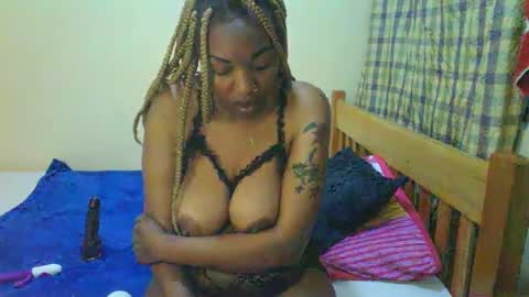 Snapshot of squish_sexy chatting on 01.08.25 Sexy muna online show from 01.08.25