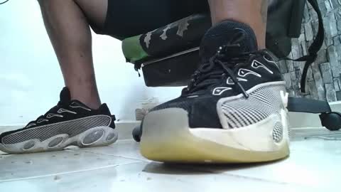 Snapshot of srfindomfeet_ chatting on 04.21.26 sr master cum its my old account online show from 04.21.26