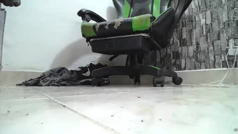Snapshot of srfindomfeet_ chatting on 04.26.26 sr master cum its my old account online show from 04.26.26