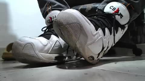 Snapshot of srfindomfeet_ chatting on 05.03.26 sr master cum its my old account online show from 05.03.26