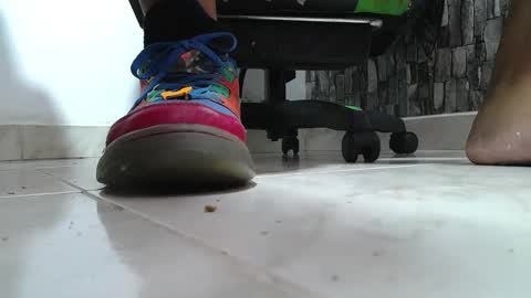 Snapshot of srfindomfeet_ chatting on 05.05.26 sr master cum its my old account online show from 05.05.26