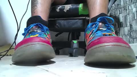 Snapshot of srfindomfeet_ chatting on 05.09.26 sr master cum its my old account online show from 05.09.26