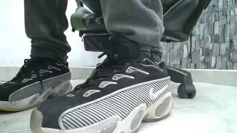 Snapshot of srfindomfeet_ chatting on 05.31.26 sr master cum its my old account online show from 05.31.26