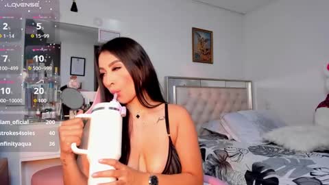 Snapshot of srita_laura chatting on 01.16.25 Laura online show from 01.16.25