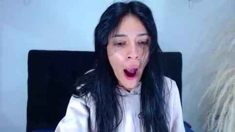 Snapshot of srta_luciana chatting on 06.12.26 . . online show from 06.12.26