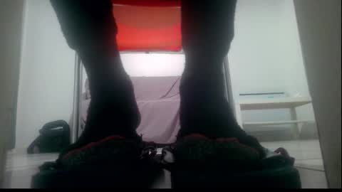 Snapshot of ssenzo chatting on 02.18.25 ssenzo online show from 02.18.25