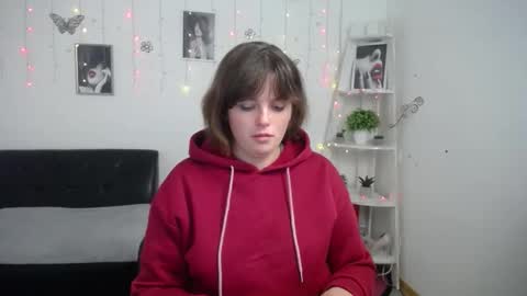 Snapshot of staceylex chatting on 09.28.25 Stacey online show from 09.28.25