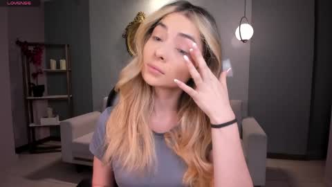 Stacy Woods online show from 06.09.26
