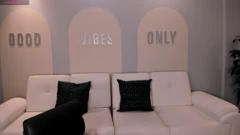 Stacy Woods online show from 06.11.26
