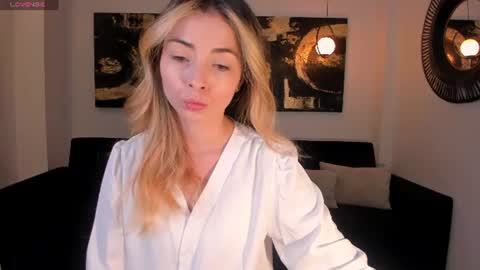 Stacy Woods online show from 07.03.26