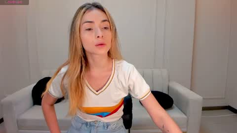 Stacy Woods online show from 07.07.26