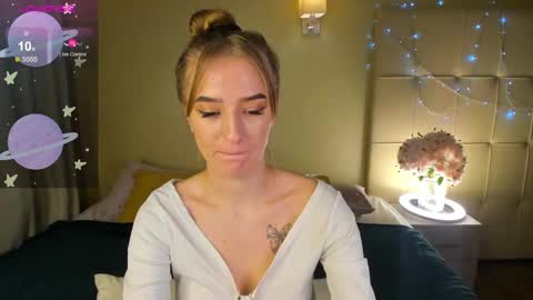 Snapshot of stacy_riiver chatting on 02.21.25 Stacy Mon Tue Wed Thu Fri Sun GMT GMT 3 1000am - 0400pm online show from 02.21.25