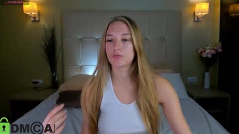 Snapshot of stacy_riiver chatting on 09.19.25 Stacy Mon Tue Wed Thu Fri Sun GMT GMT 3 1000am - 0400pm online show from 09.19.25