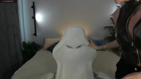 Stacy Mon Tue Wed Thu Fri Sun GMT GMT 3 1000am - 0400pm  online show from 07.23.26
