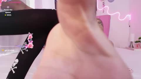 Snapshot of stacy_vegas chatting on 10.31.25 estecy online show from 10.31.25