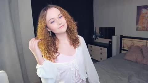 Snapshot of stacyroller chatting on 02.12.26 Violet online show from 02.12.26