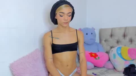 Snapshot of stassiebell chatting on 12.07.24 stassiebell online show from 12.07.24