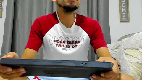 Snapshot of stebansilv_ chatting on 05.17.26 Steban online show from 05.17.26