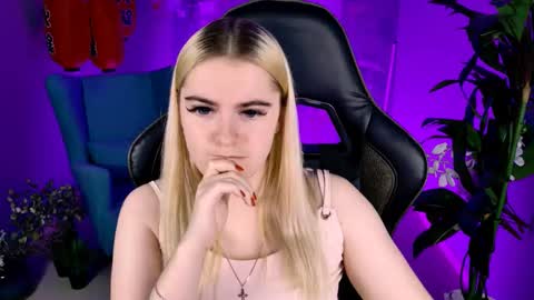 stef_nicks online show from 10.04.25