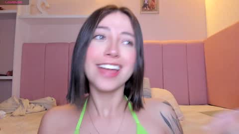 Stefa Gomez  online show from 01.22.25