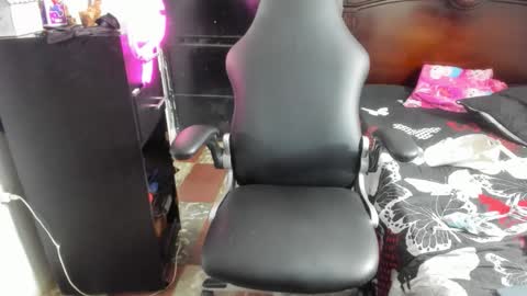 Snapshot of stefan_litleee chatting on 12.04.25 julieth-cancer online show from 12.04.25