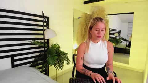 Stefanny   online show from 12.24.24