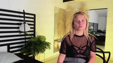 Stefanny   online show from 12.27.24