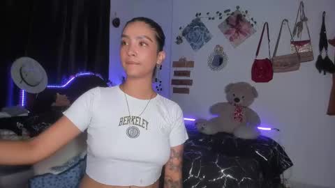 Im MiaIts my first day here  online show from 02.11.25