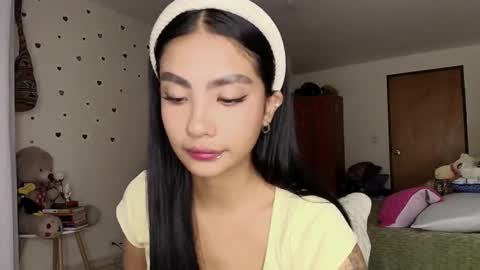 Im MiaIts my first day here  online show from 02.08.26