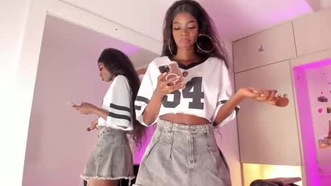 stefannyevans_ online show from 11.21.25