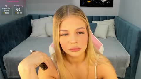 Snapshot of stella_leee chatting on 03.24.26 Stella Leee online show from 03.24.26