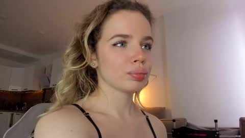 Asella online show from 03.05.25