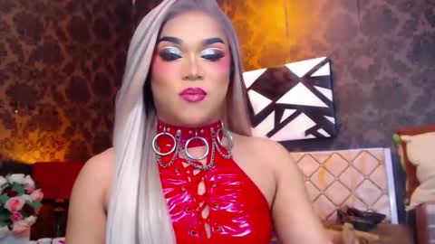 Snapshot of stellagrayts chatting on 12.16.24 CALL ME STELLA online show from 12.16.24