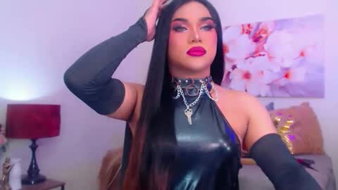 Snapshot of stellagrayts chatting on 10.27.25 CALL ME STELLA online show from 10.27.25