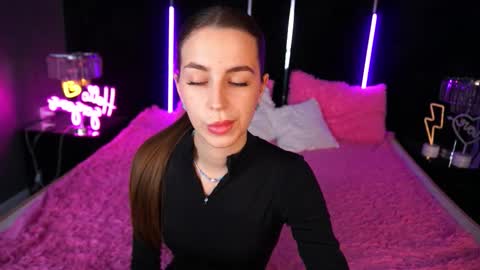 Snapshot of stellahoneywell chatting on 10.16.25 stellahoneywell online show from 10.16.25