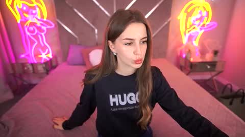Snapshot of stellahoneywell chatting on 10.17.25 stellahoneywell online show from 10.17.25