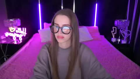 Snapshot of stellahoneywell chatting on 10.21.25 stellahoneywell online show from 10.21.25