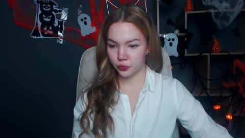 Snapshot of stellalights chatting on 10.29.25 stellalights online show from 10.29.25