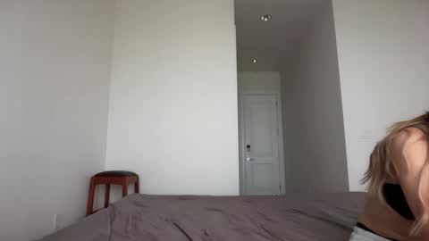 Snapshot of stellapearl chatting on 09.11.25 stellapearl online show from 09.11.25