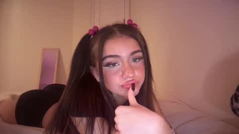 Snapshot of stellapearl chatting on 10.02.25 stellapearl online show from 10.02.25