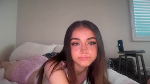 Snapshot of stellapearl chatting on 10.05.25 stellapearl online show from 10.05.25