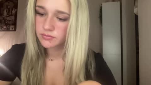 Snapshot of stellaraexox chatting on 02.01.25 stellaraexox online show from 02.01.25