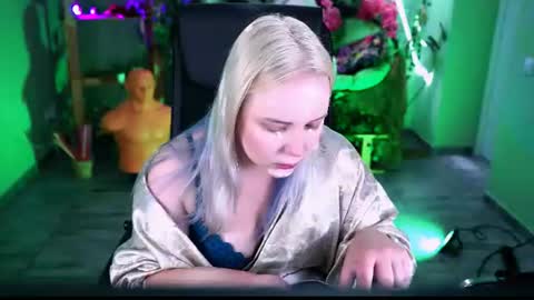 Snapshot of stellawatts chatting on 07.01.26 Stella online show from 07.01.26