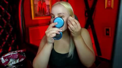 Snapshot of stellawatts chatting on 07.07.26 Stella online show from 07.07.26